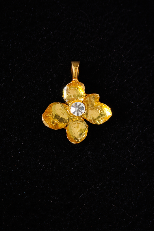 Pingente Hortênsia — flor real eternizada em ouro