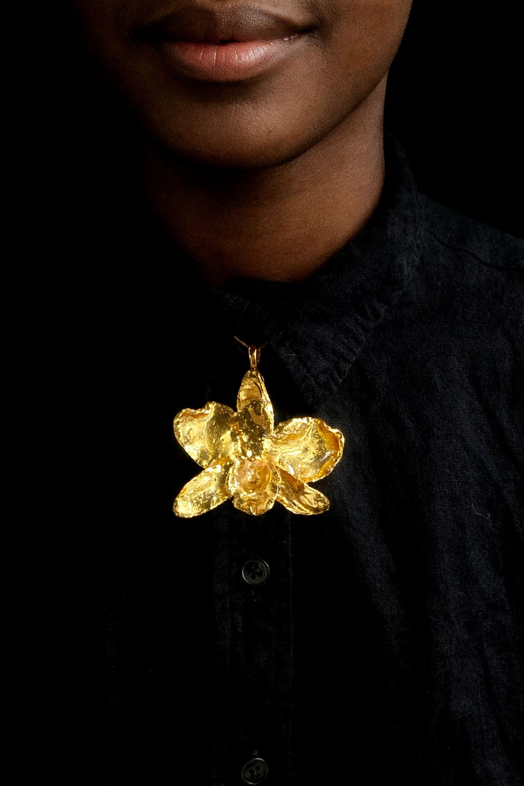 Pingente Orquídea - flor real eternizada em ouro